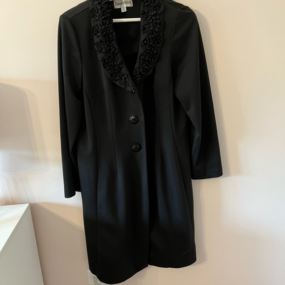 Black long with flower collar buttons up the front, stylish - Picture 3 of 6